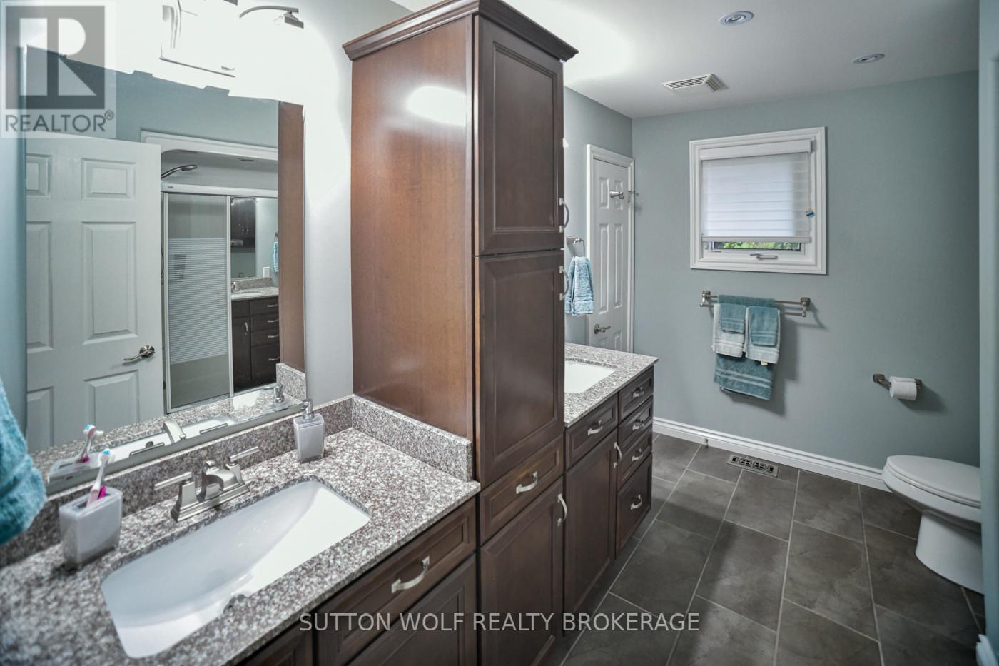 60 Sunset Avenue, Warwick, Ontario  N0M 2S0 - Photo 19 - X12420802