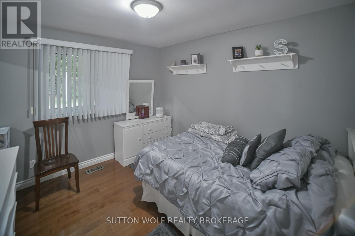 60 Sunset Avenue, Warwick, Ontario  N0M 2S0 - Photo 23 - X12420802