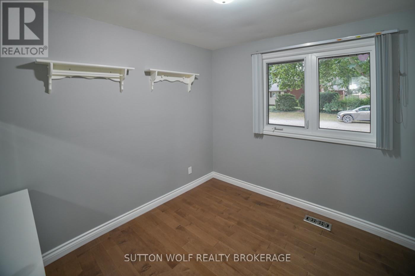 60 Sunset Avenue, Warwick, Ontario  N0M 2S0 - Photo 25 - X12420802