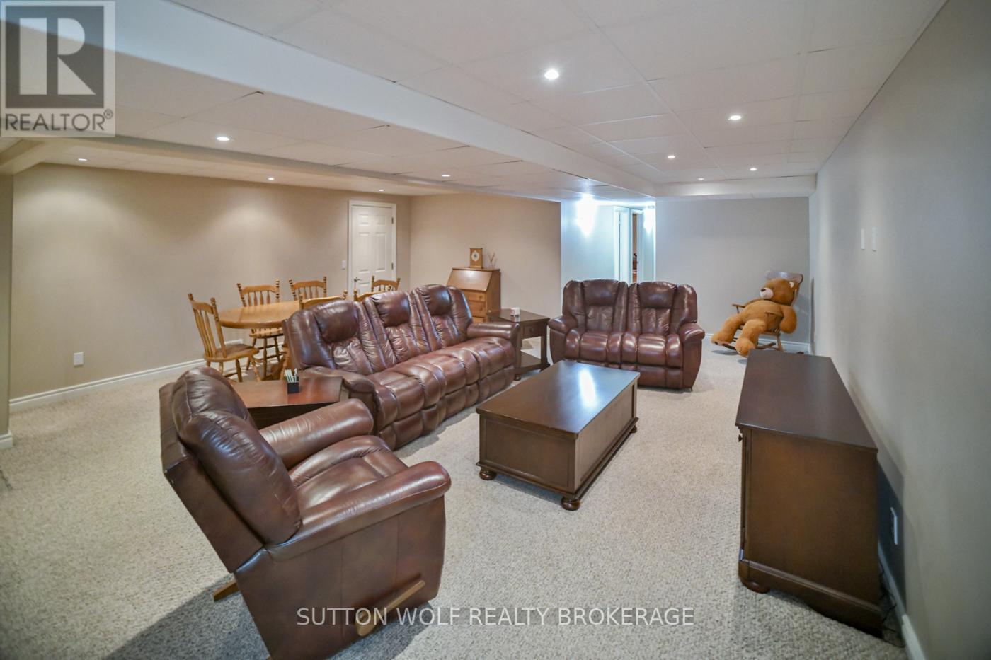 60 Sunset Avenue, Warwick, Ontario  N0M 2S0 - Photo 27 - X12420802