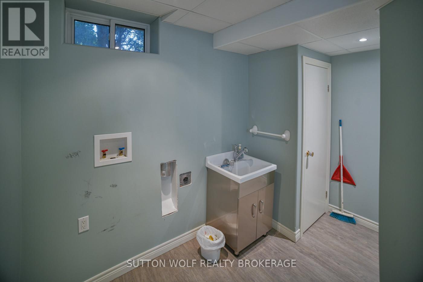 60 Sunset Avenue, Warwick, Ontario  N0M 2S0 - Photo 32 - X12420802