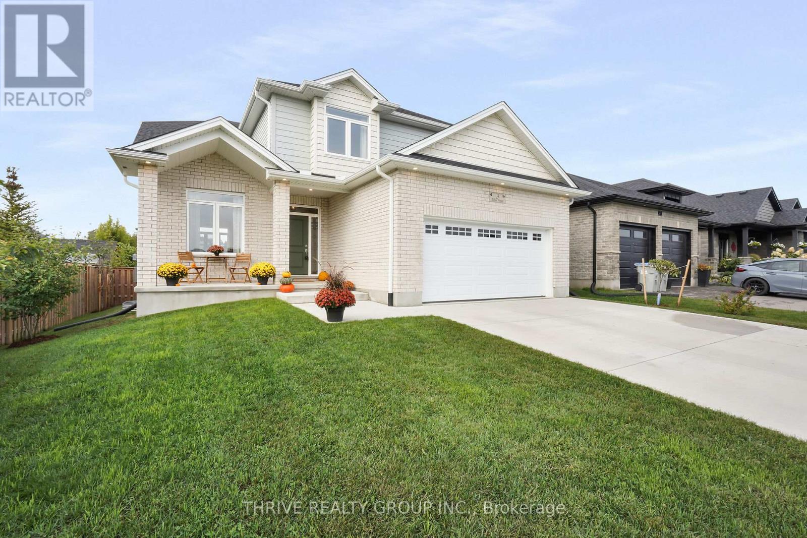 3 Elliot Street, Strathroy-Caradoc, Ontario  N7G 0H2 - Photo 2 - X12420845