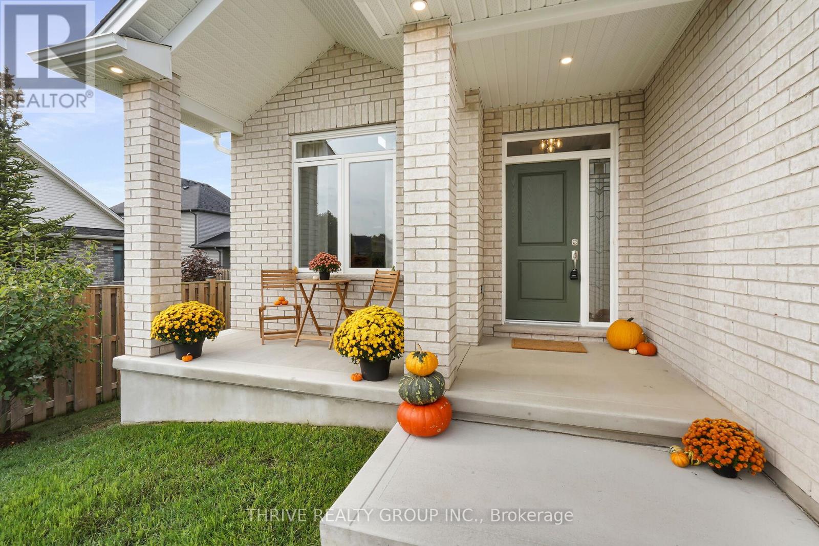 3 Elliot Street, Strathroy-Caradoc, Ontario  N7G 0H2 - Photo 3 - X12420845
