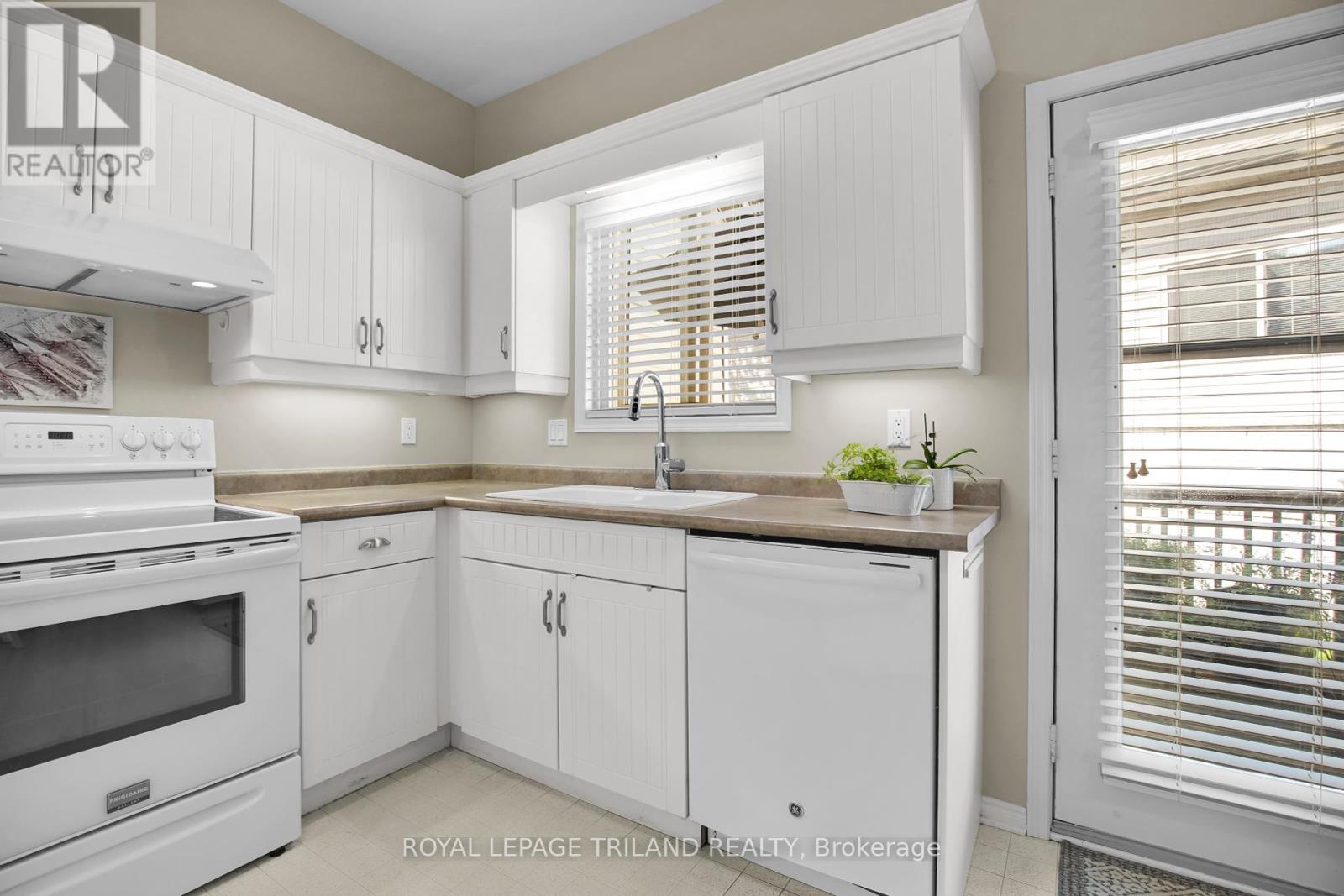 15 - 1499 Byron Baseline Road, London South, Ontario  N6K 4T4 - Photo 11 - X12420861