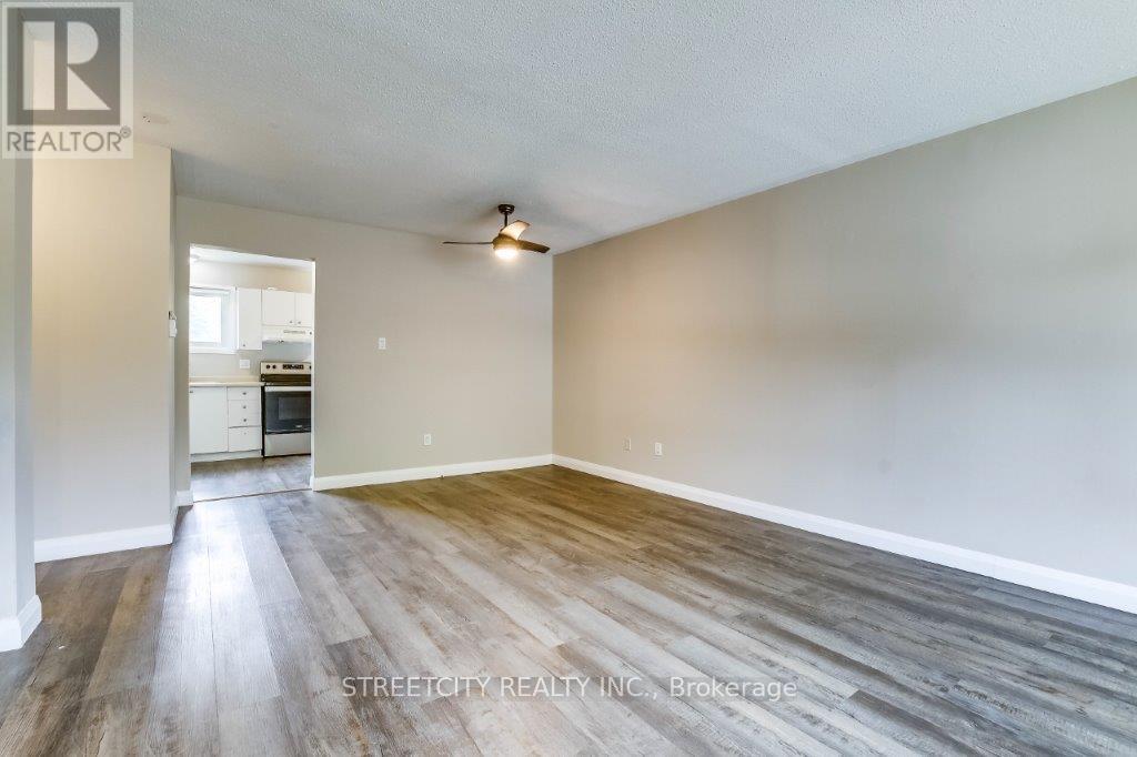 55 - 475 Sandringham Crescent, London South, Ontario  N6C 5B9 - Photo 3 - X12420885