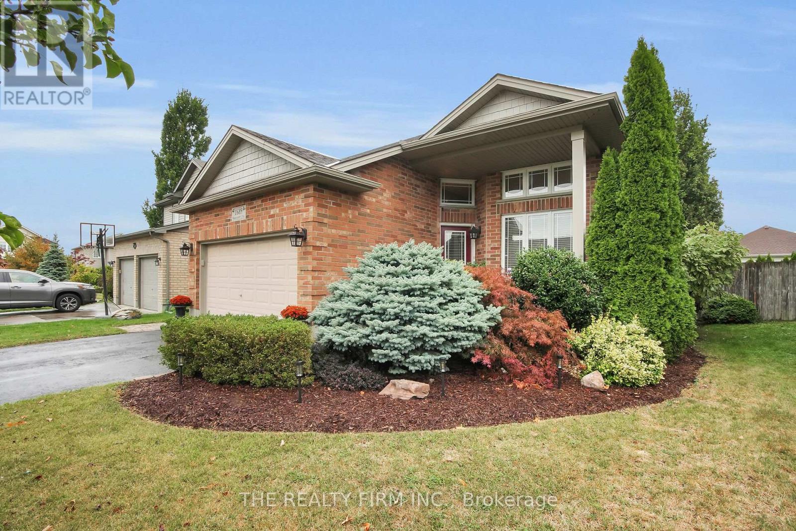 1689 Bayswater Crescent, London North, Ontario  N6G 5M9 - Photo 1 - X12420886