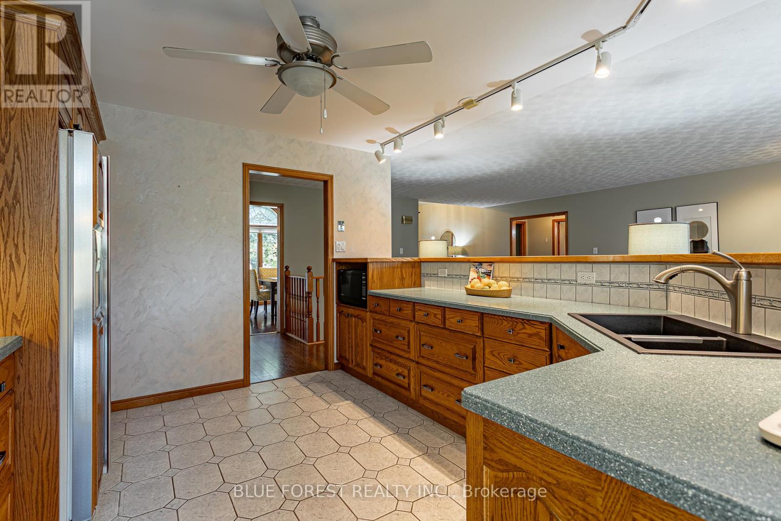 15 Calvert Place, Thames Centre, Ontario  N0L 1G3 - Photo 11 - X12420908