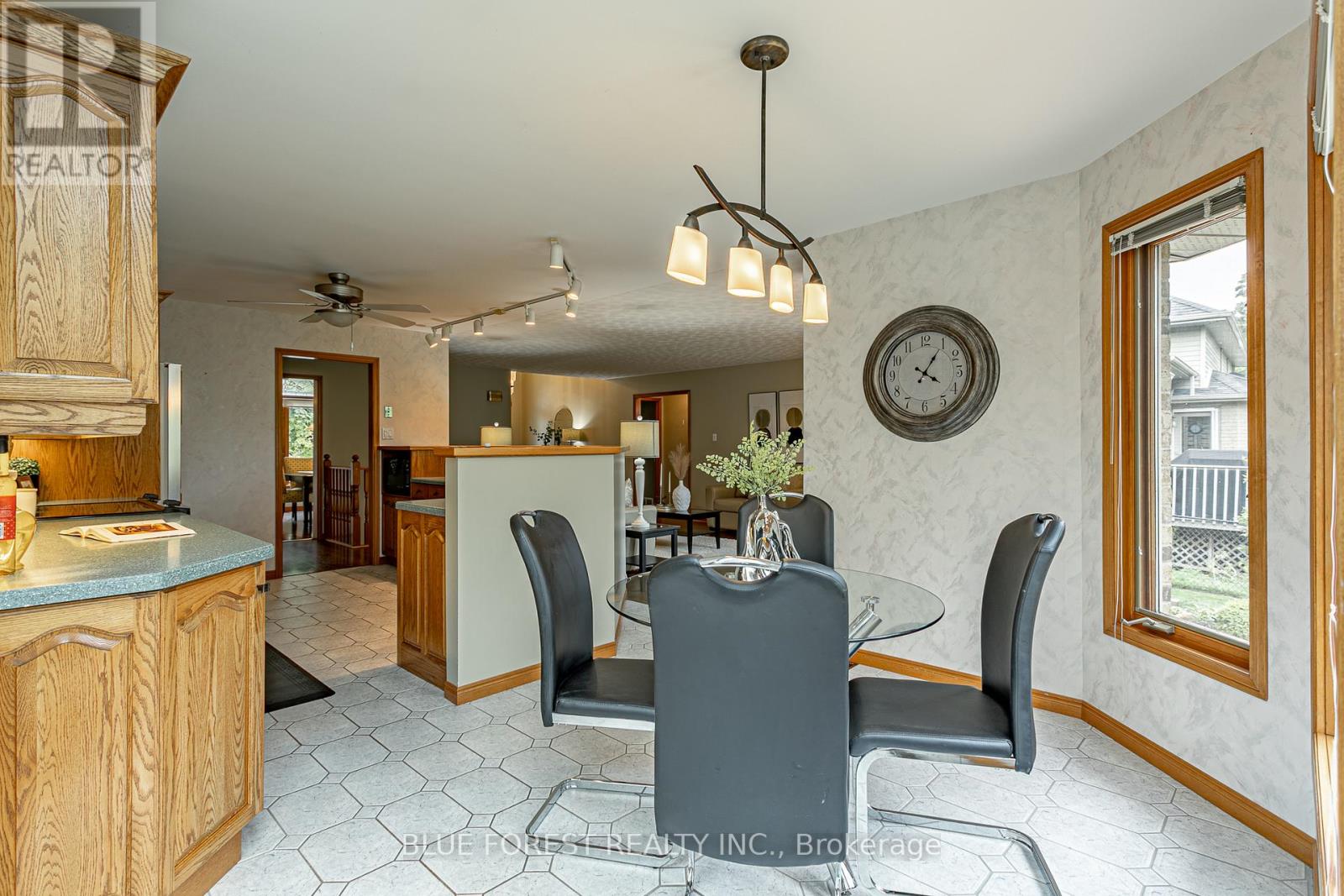 15 Calvert Place, Thames Centre, Ontario  N0L 1G3 - Photo 12 - X12420908
