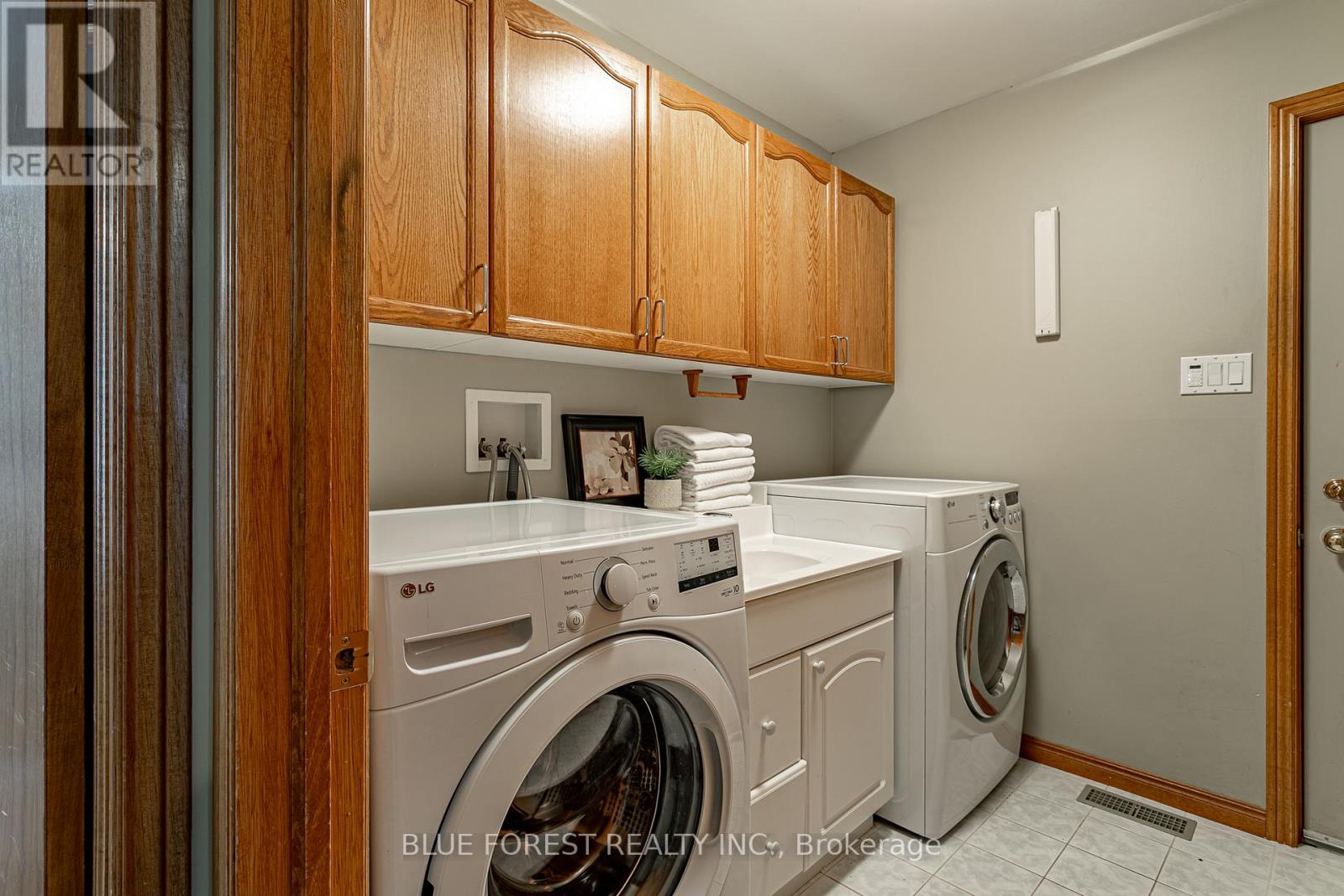 15 Calvert Place, Thames Centre, Ontario  N0L 1G3 - Photo 21 - X12420908