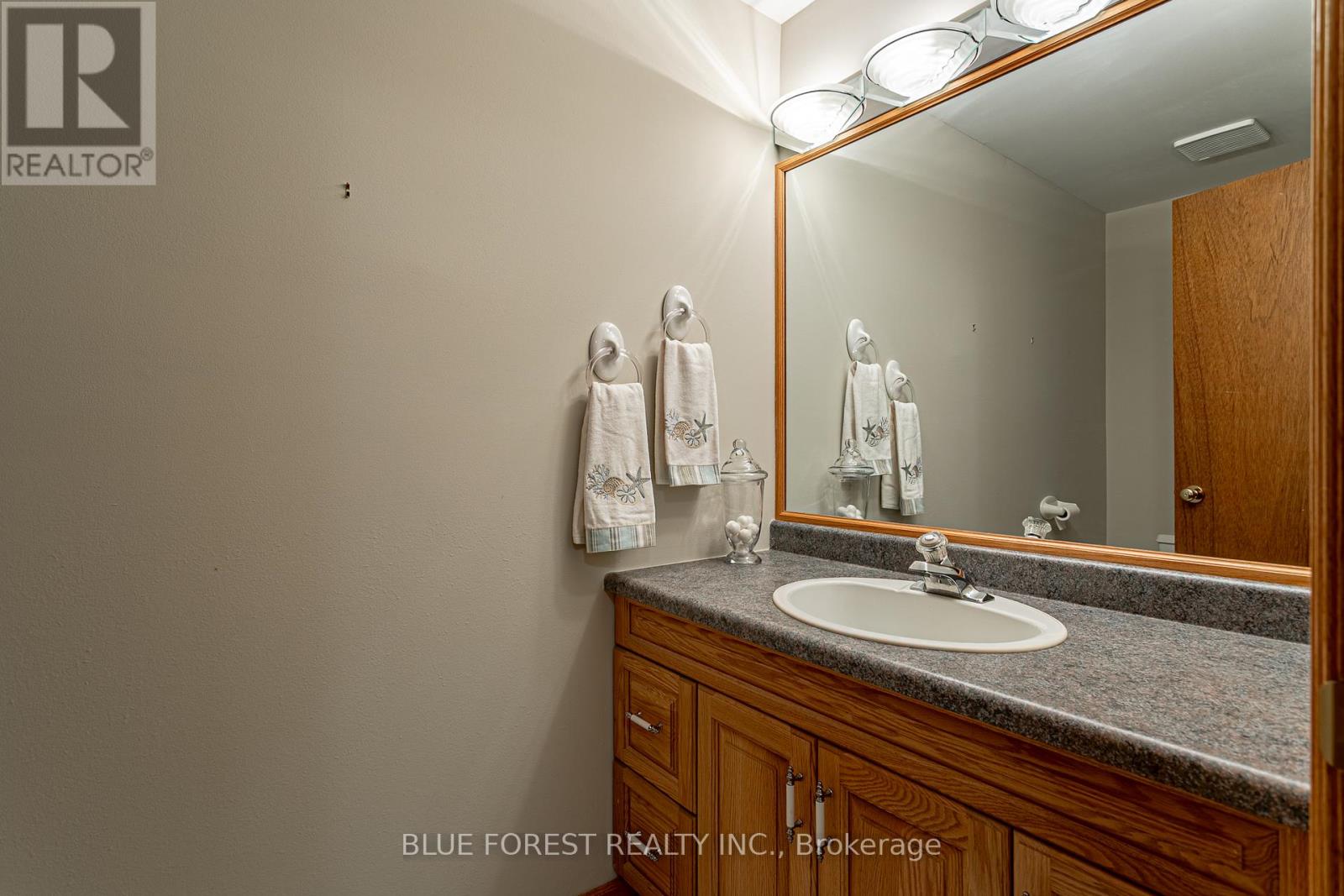15 Calvert Place, Thames Centre, Ontario  N0L 1G3 - Photo 27 - X12420908