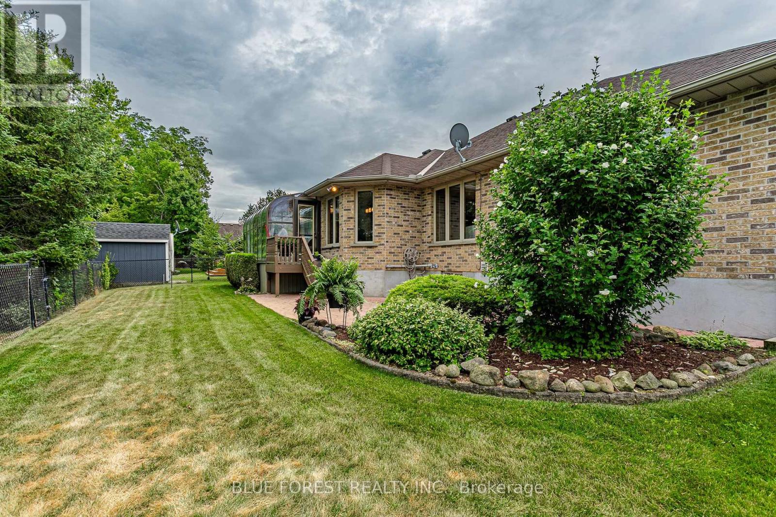 15 Calvert Place, Thames Centre, Ontario  N0L 1G3 - Photo 31 - X12420908