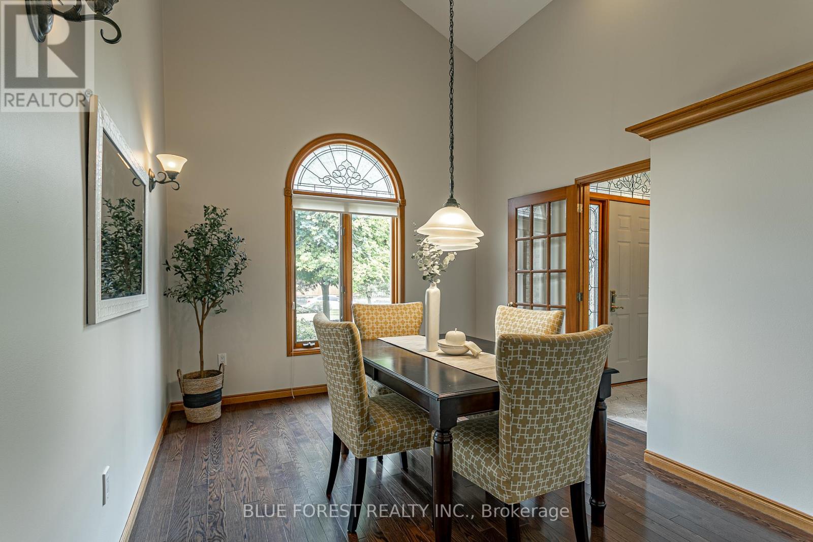 15 Calvert Place, Thames Centre, Ontario  N0L 1G3 - Photo 6 - X12420908
