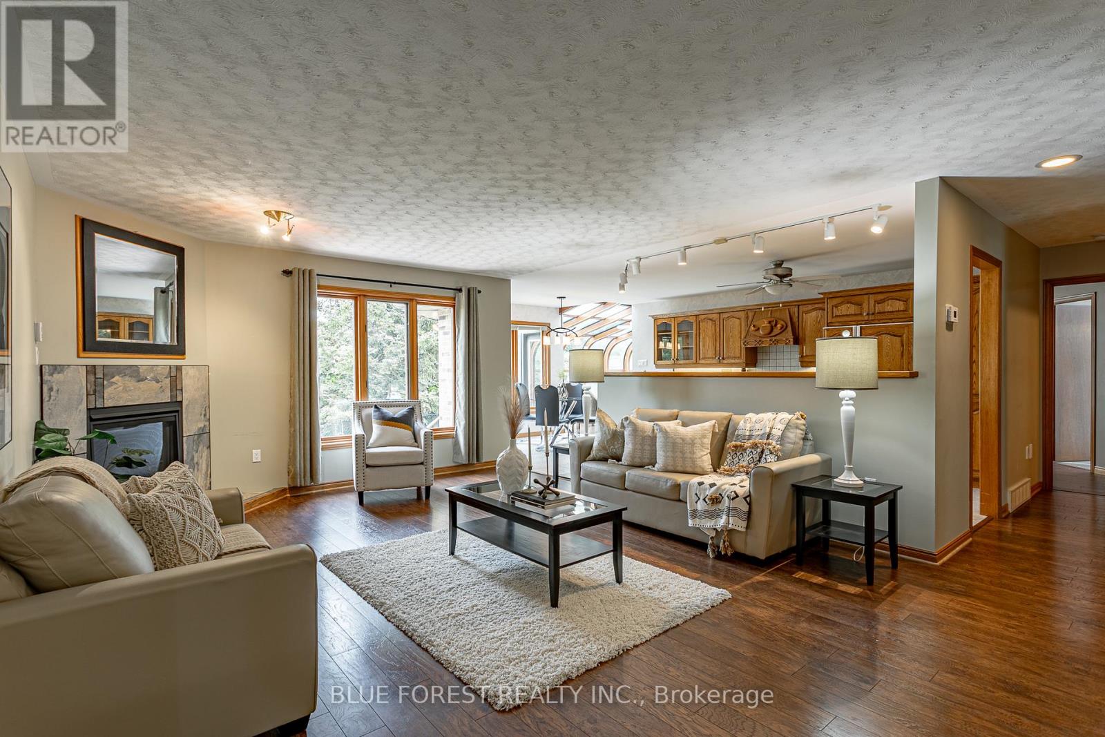 15 Calvert Place, Thames Centre, Ontario  N0L 1G3 - Photo 8 - X12420908