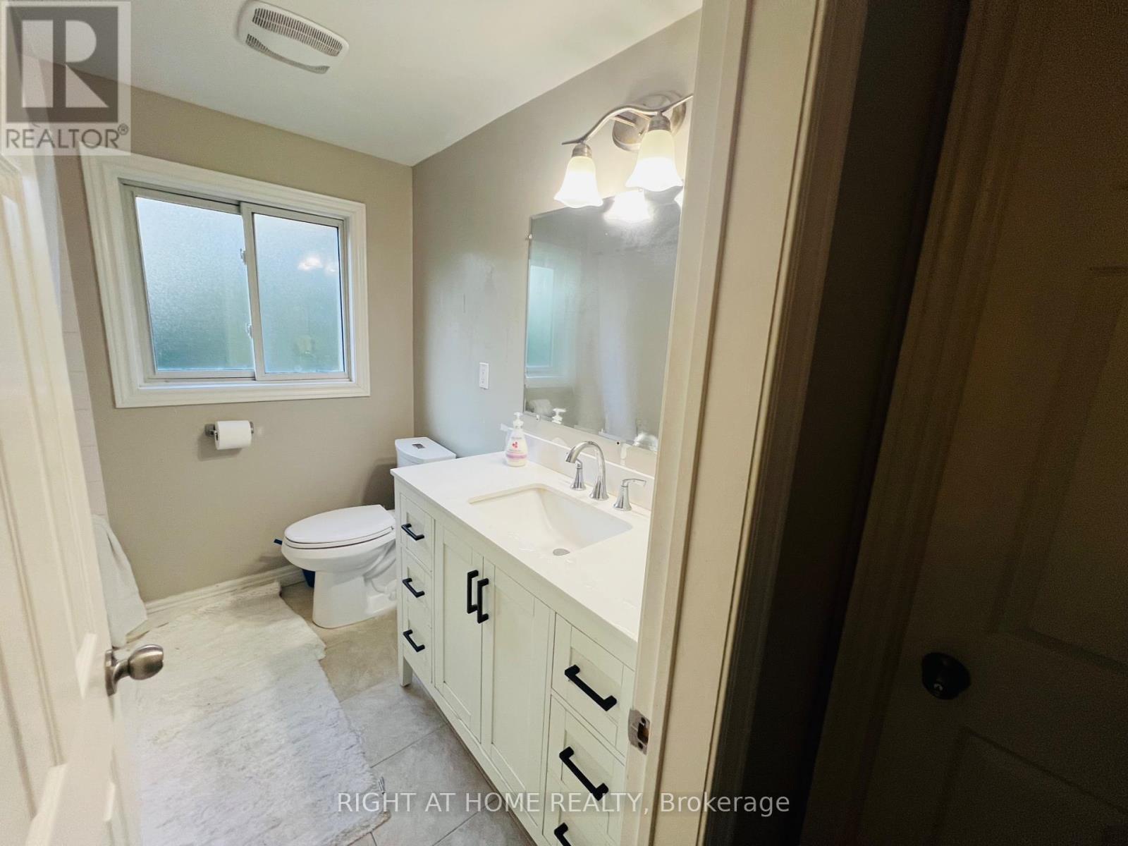 8 Gallacher Avenue, Richmond Hill, Ontario  L4E 2W9 - Photo 35 - N12420704