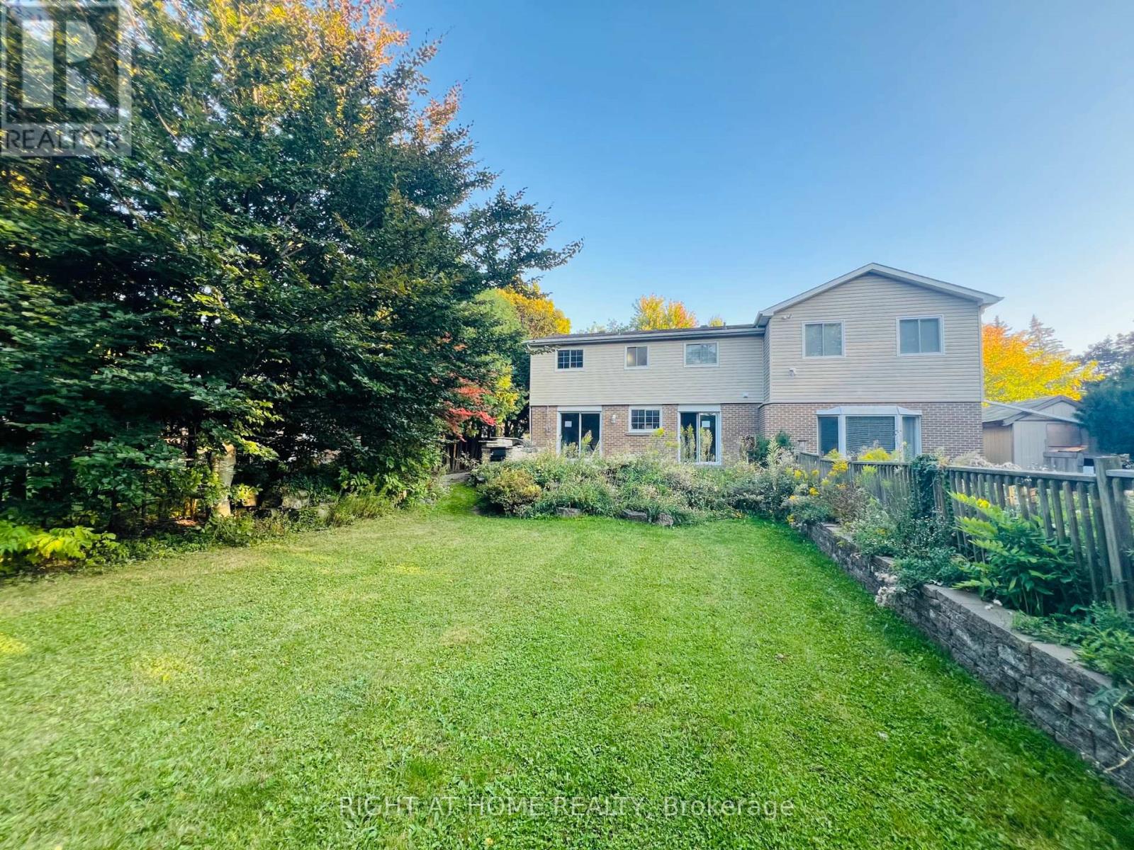 8 Gallacher Avenue, Richmond Hill, Ontario  L4E 2W9 - Photo 6 - N12420704