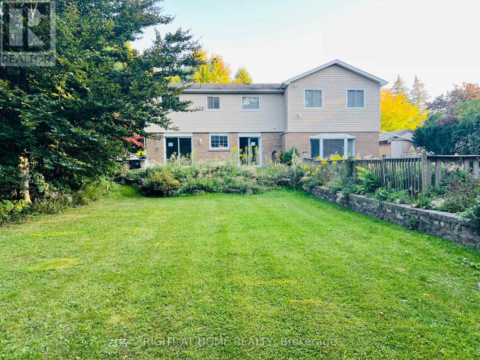 8 Gallacher Avenue, Richmond Hill, Ontario  L4E 2W9 - Photo 7 - N12420704