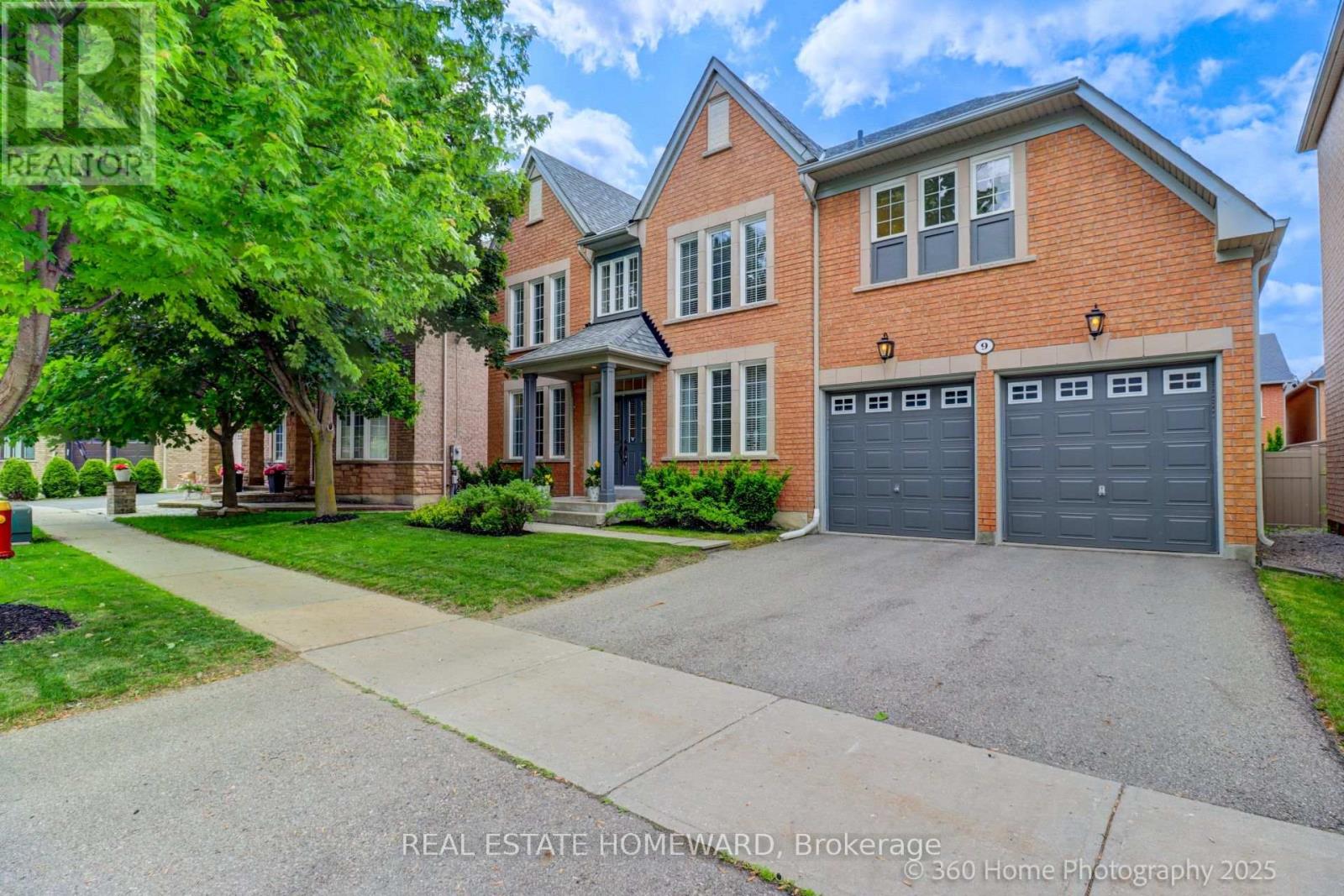 9 Tarmack Drive, Richmond Hill, Ontario  L4E 0E6 - Photo 2 - N12420719