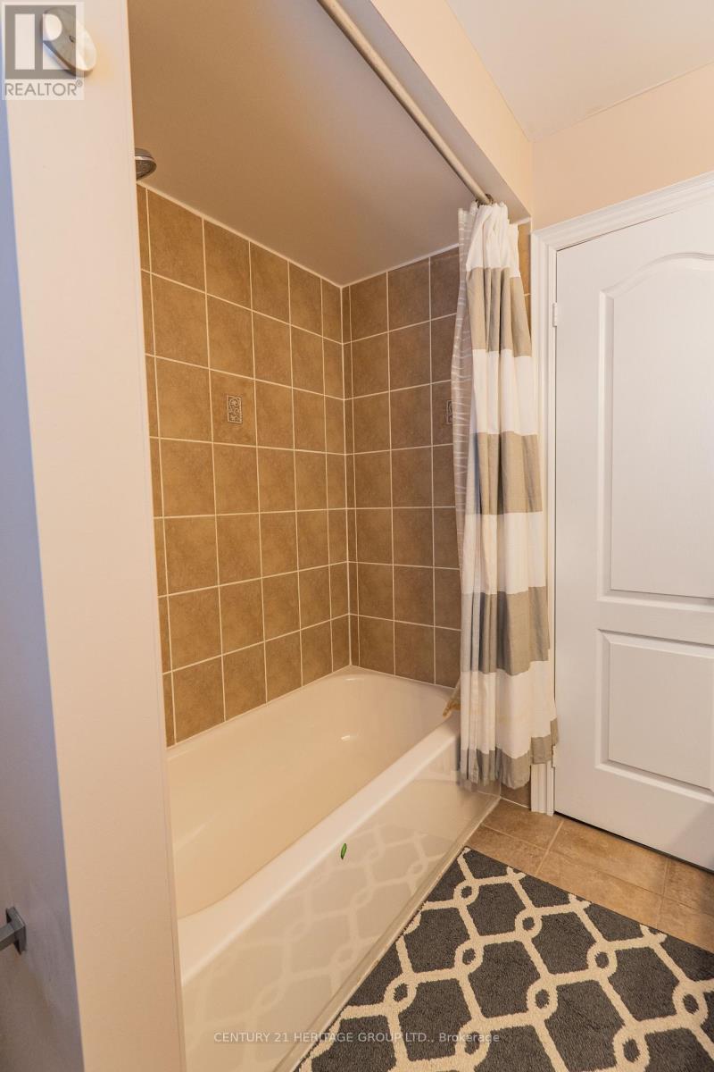 20 Altus Park Drive, Vaughan, Ontario  L6A 0Z5 - Photo 19 - N12420728