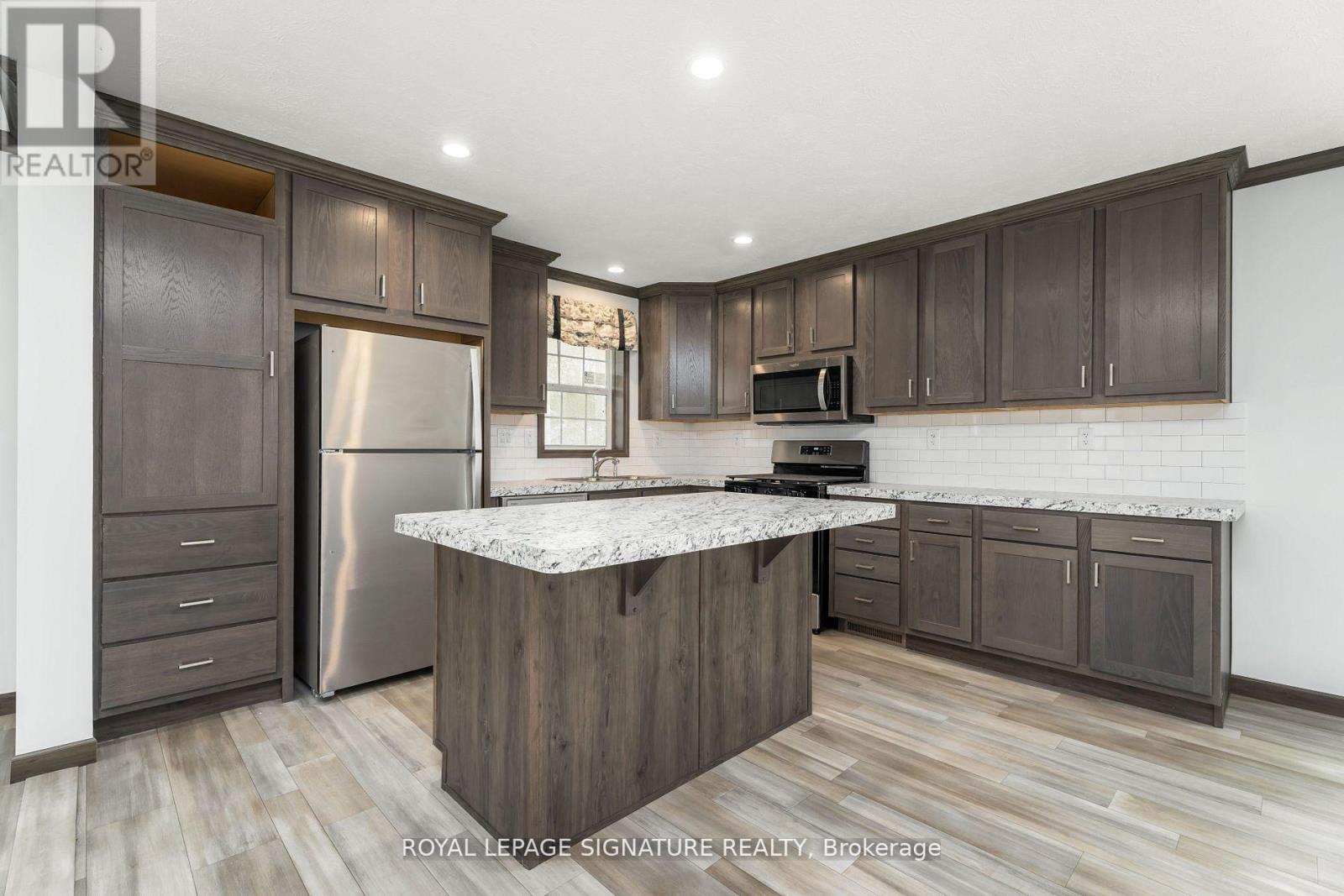 12 Briarwood Place, Innisfil, Ontario  L0L 1L0 - Photo 11 - N12420744