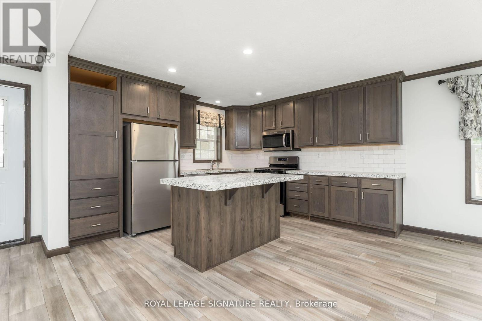 12 Briarwood Place, Innisfil, Ontario  L0L 1L0 - Photo 12 - N12420744