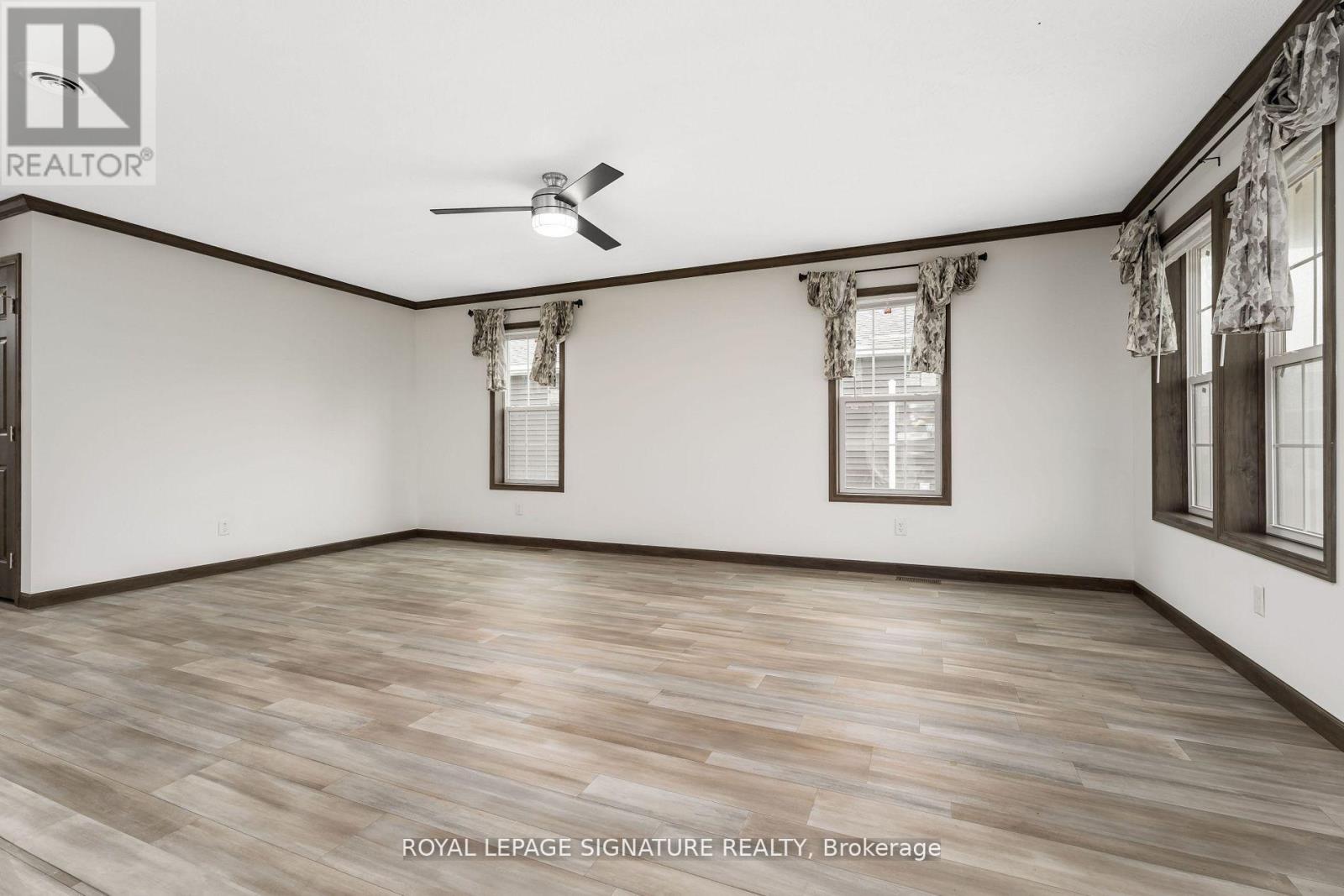 12 Briarwood Place, Innisfil, Ontario  L0L 1L0 - Photo 5 - N12420744