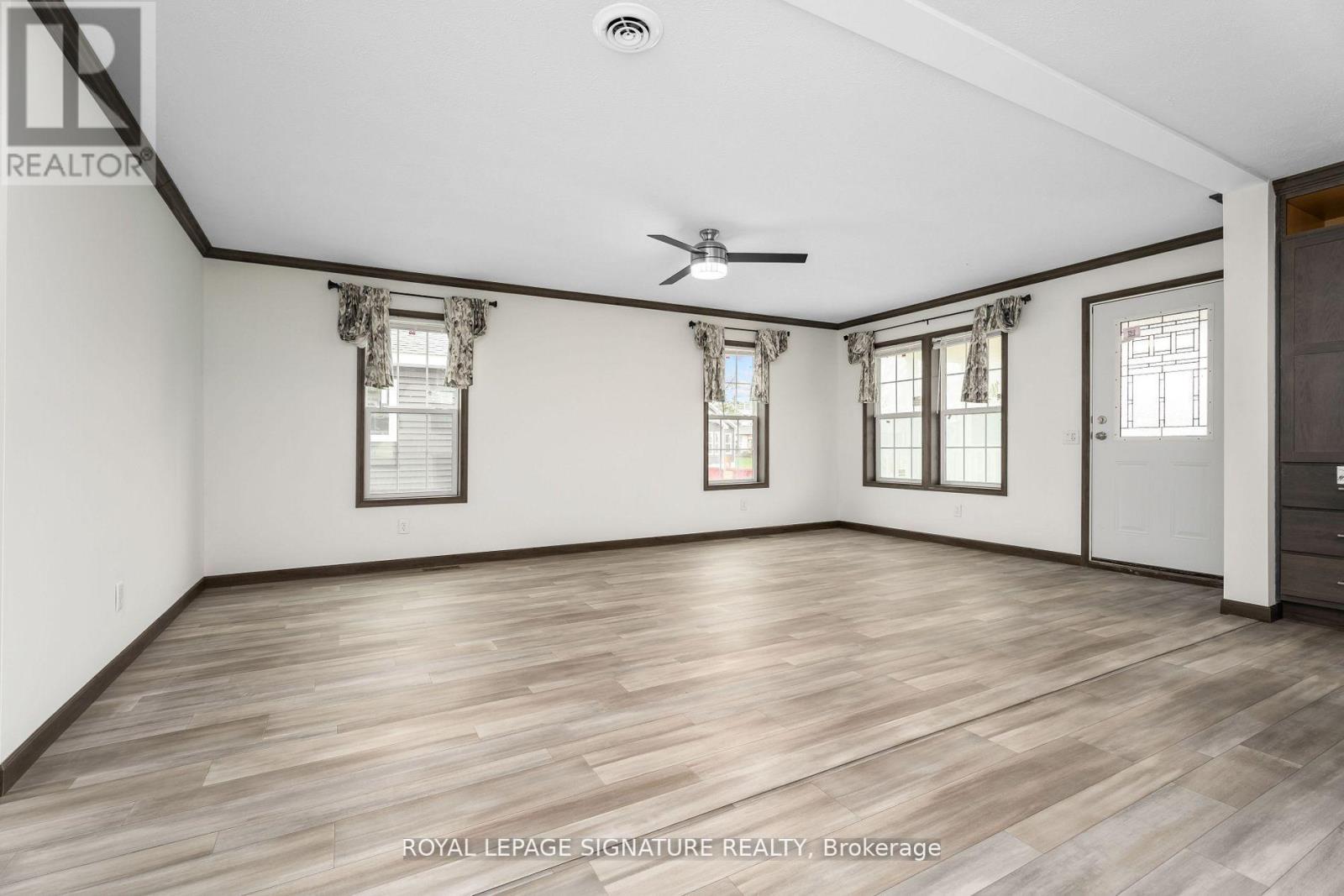 12 Briarwood Place, Innisfil, Ontario  L0L 1L0 - Photo 6 - N12420744