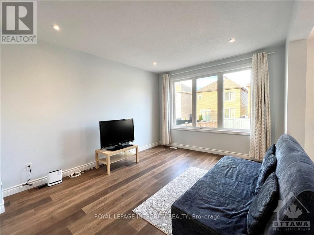156 Westover Crescent, Ottawa, Ontario  K2T 0K6 - Photo 11 - X12420795