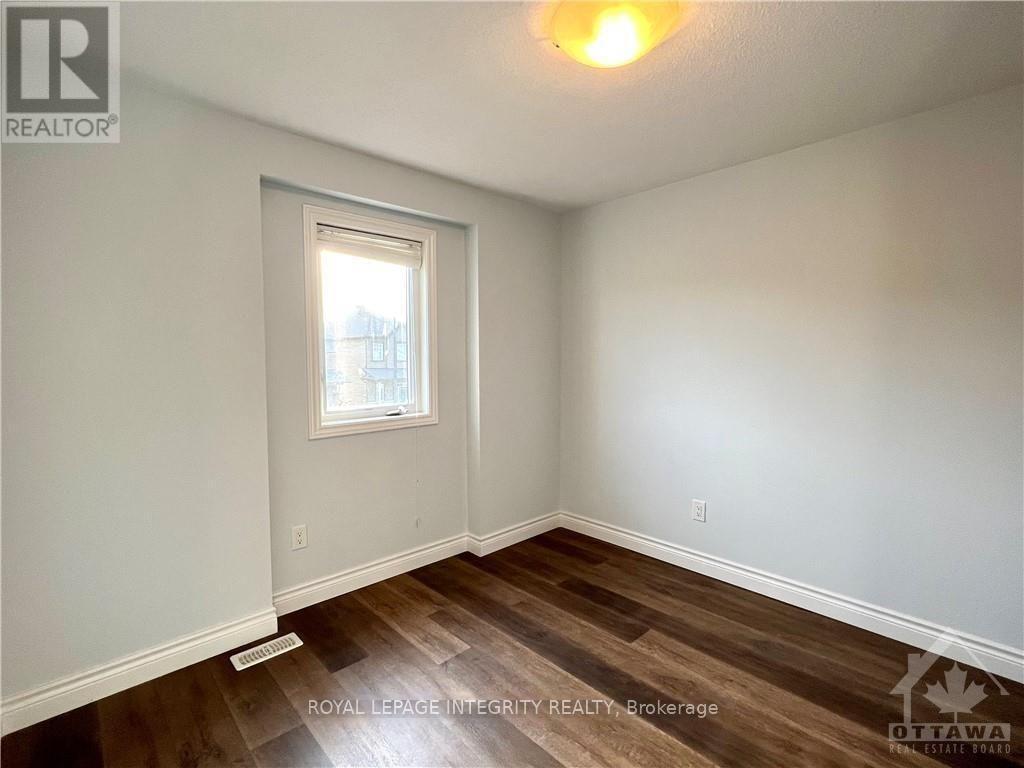 156 Westover Crescent, Ottawa, Ontario  K2T 0K6 - Photo 16 - X12420795