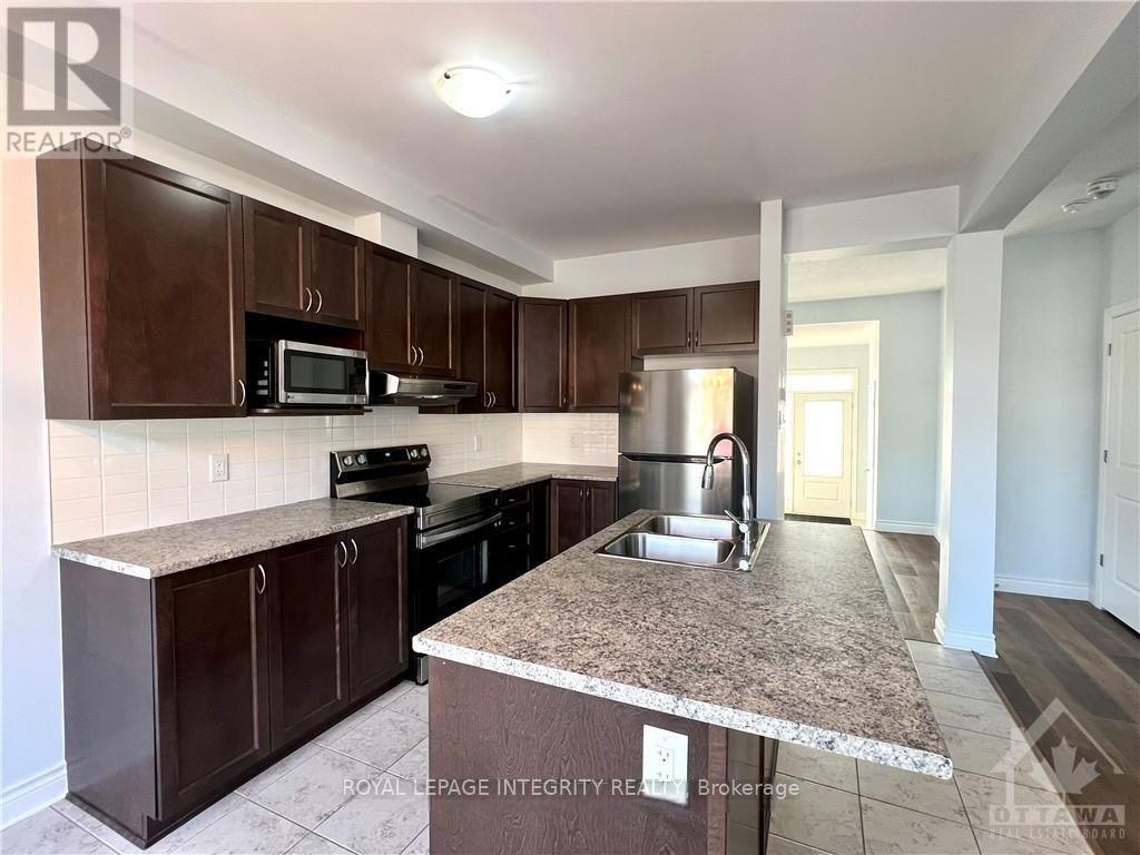 156 Westover Crescent, Ottawa, Ontario  K2T 0K6 - Photo 7 - X12420795