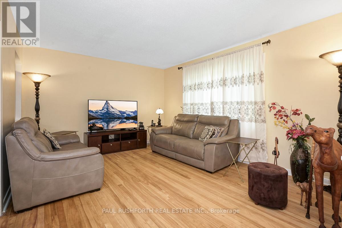 838 Borthwick Avenue, Ottawa, Ontario  K1K 2M8 - Photo 4 - X12420817