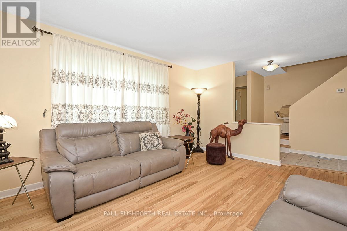 838 Borthwick Avenue, Ottawa, Ontario  K1K 2M8 - Photo 6 - X12420817