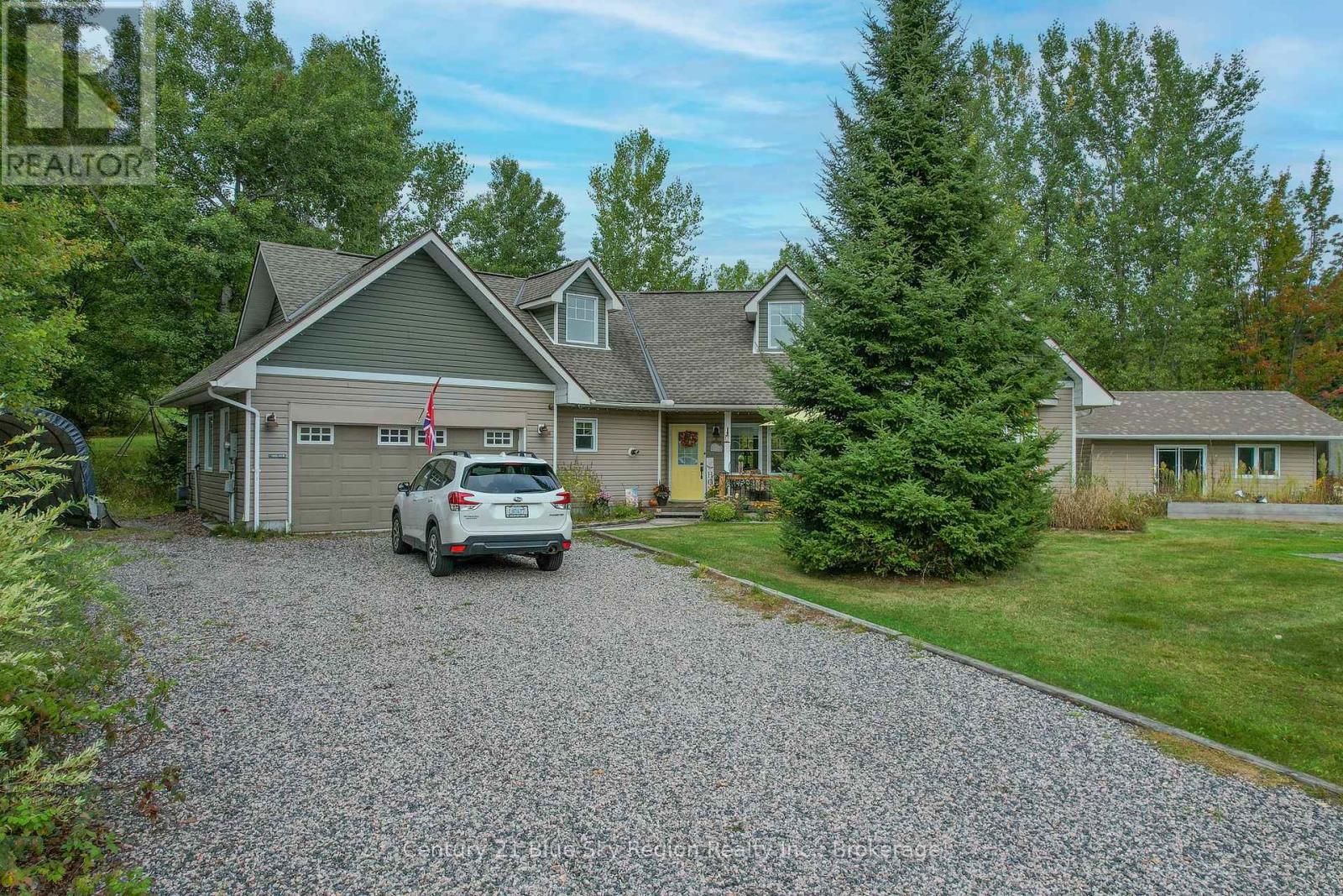 200 Memorial Drive E, Powassan, Ontario  P0H 1Z0 - Photo 1 - X12420760