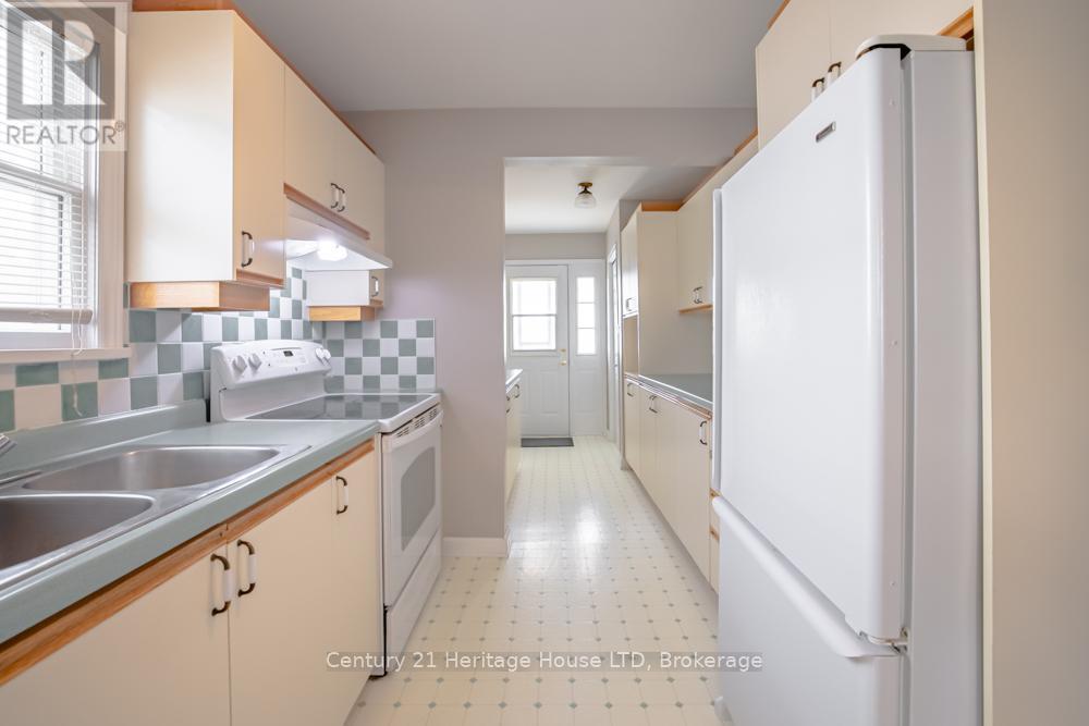 68 Wallace Avenue S, Welland, Ontario  L3B 1R5 - Photo 10 - X12420763