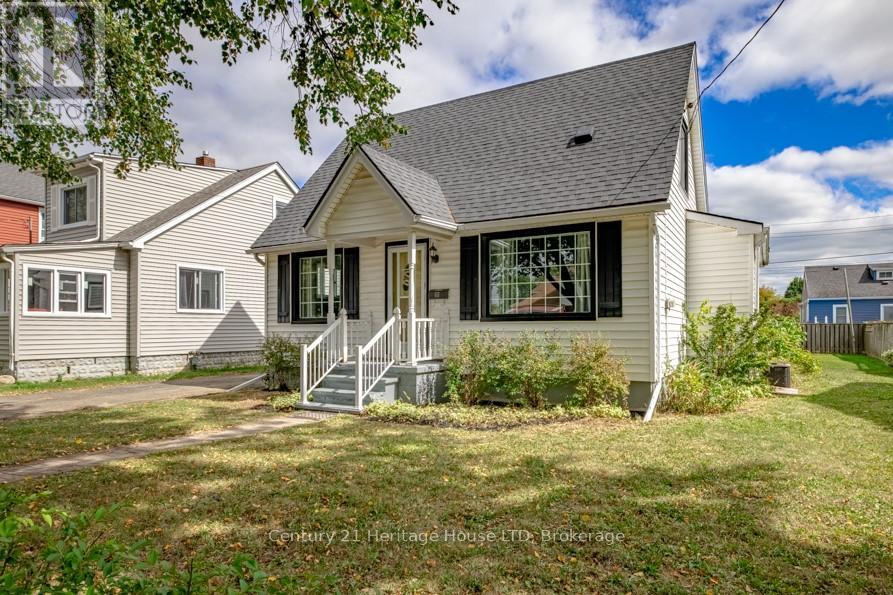 68 Wallace Avenue S, Welland, Ontario  L3B 1R5 - Photo 3 - X12420763
