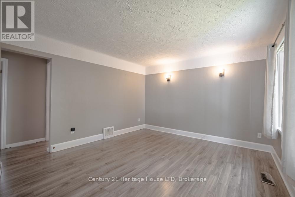 68 Wallace Avenue S, Welland, Ontario  L3B 1R5 - Photo 5 - X12420763
