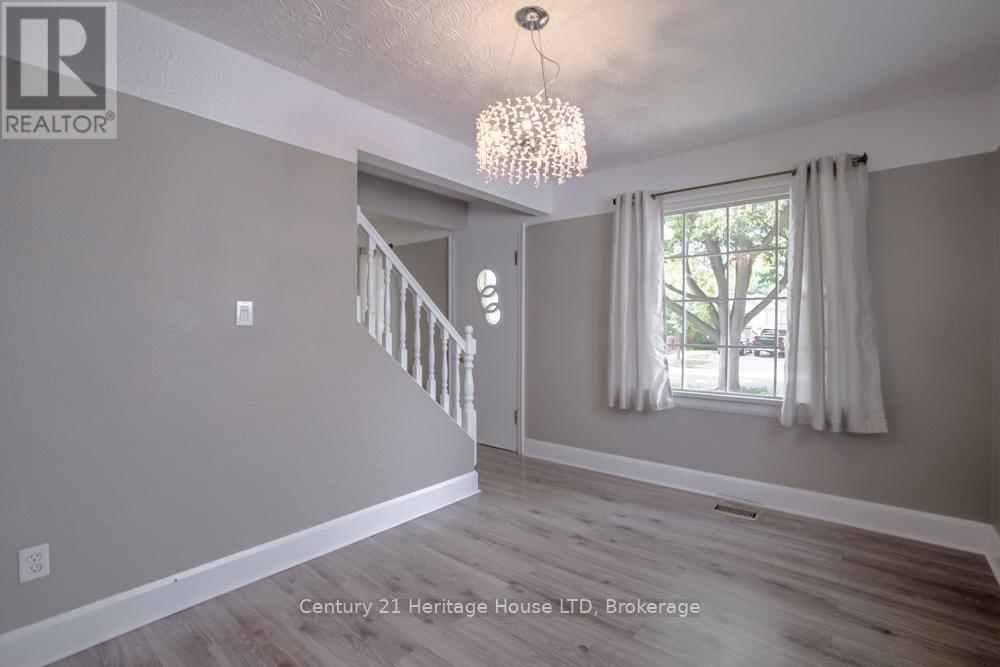 68 Wallace Avenue S, Welland, Ontario  L3B 1R5 - Photo 6 - X12420763