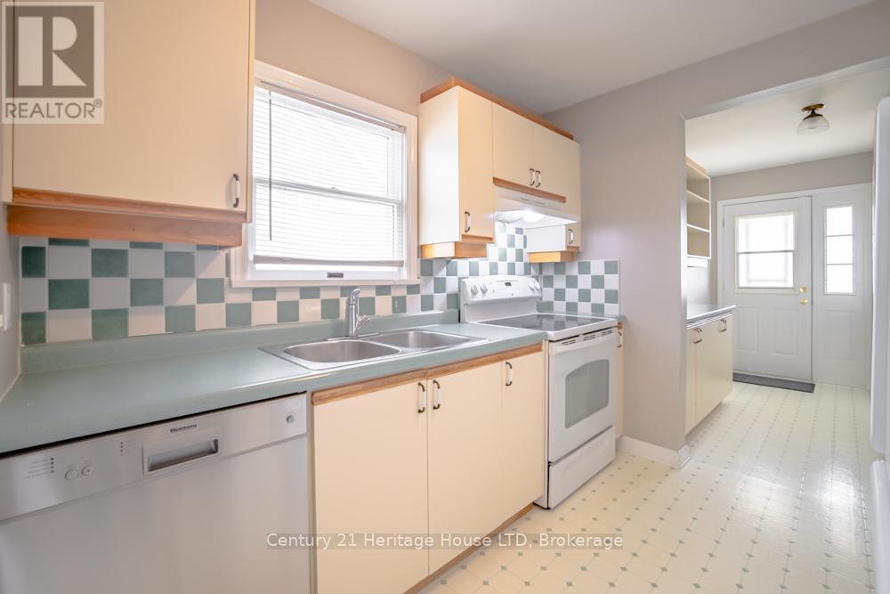 68 Wallace Avenue S, Welland, Ontario  L3B 1R5 - Photo 9 - X12420763