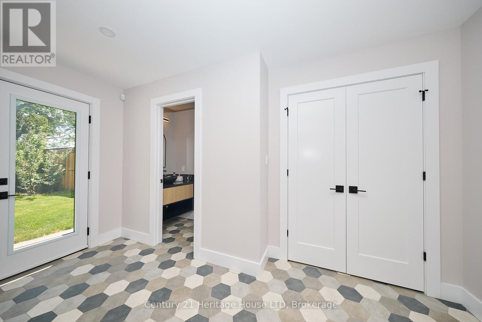 65 Highland Avenue, St. Catharines, Ontario  L2R 4H9 - Photo 23 - X12420873