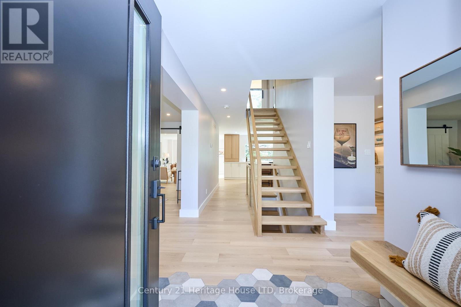 65 Highland Avenue, St. Catharines, Ontario  L2R 4H9 - Photo 6 - X12420873