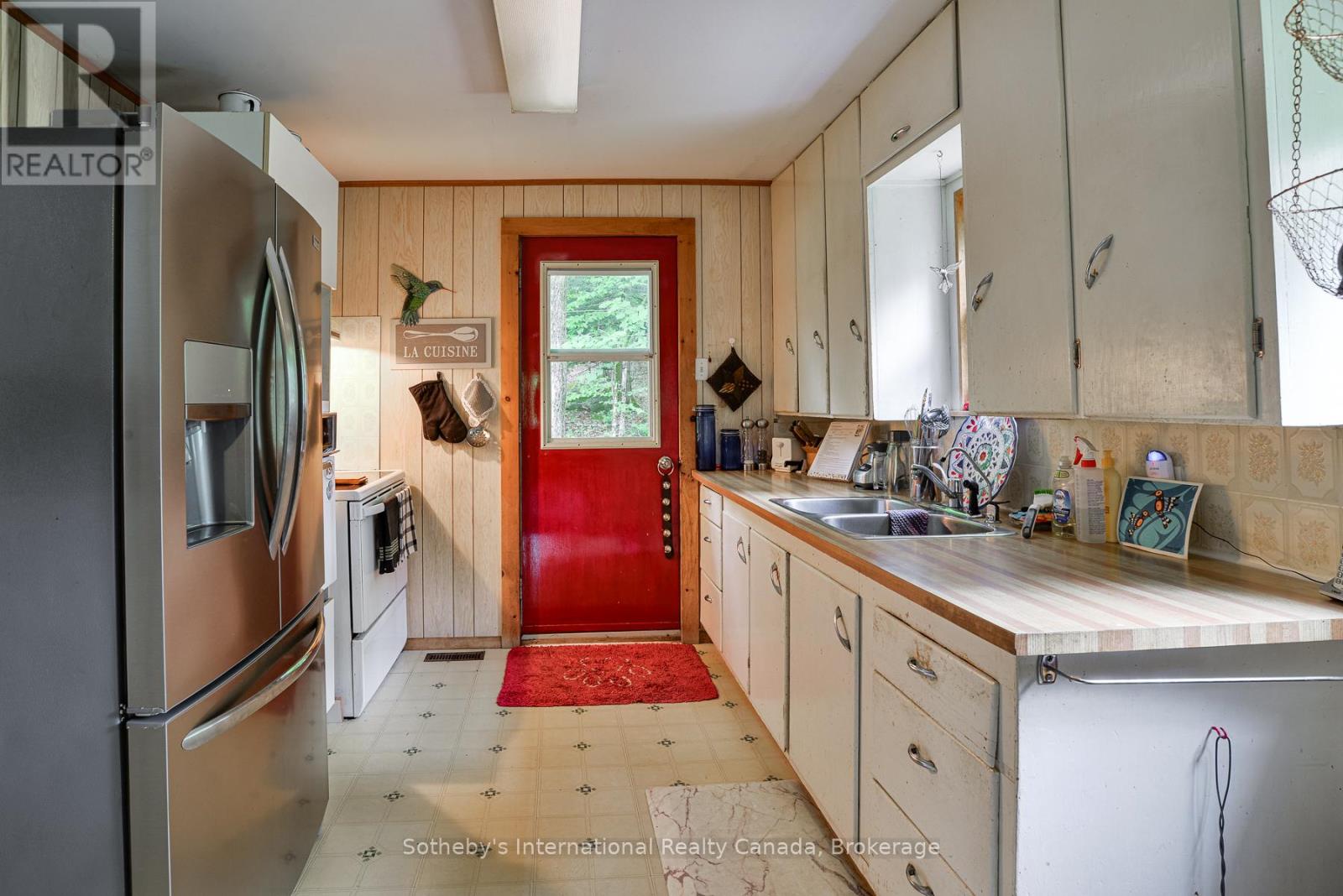 1079 Hewlitt Road, Muskoka Lakes, Ontario  P1L 1X4 - Photo 14 - X12420792