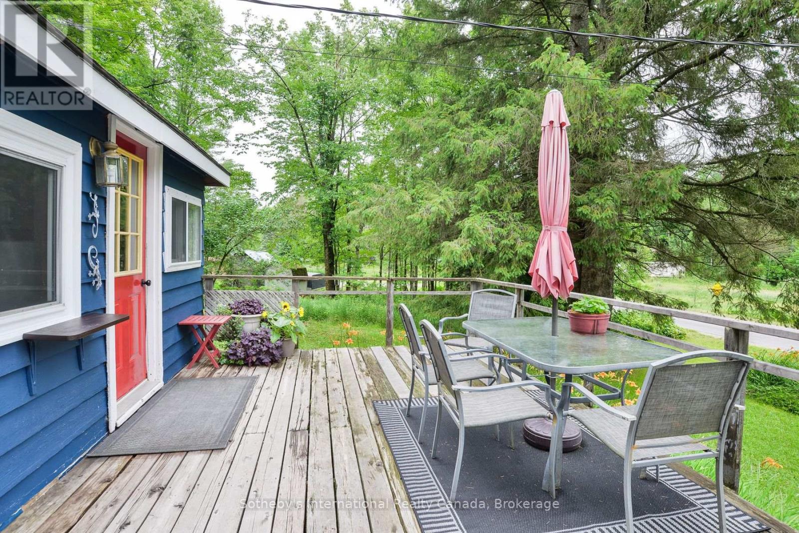 1079 Hewlitt Road, Muskoka Lakes, Ontario  P1L 1X4 - Photo 2 - X12420792