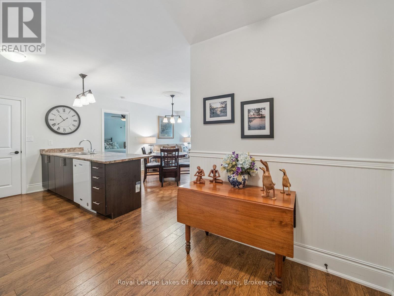 203 - 391b Manitoba Street, Bracebridge (Macaulay), Ontario  P1L 0B5 - Photo 4 - X12420807