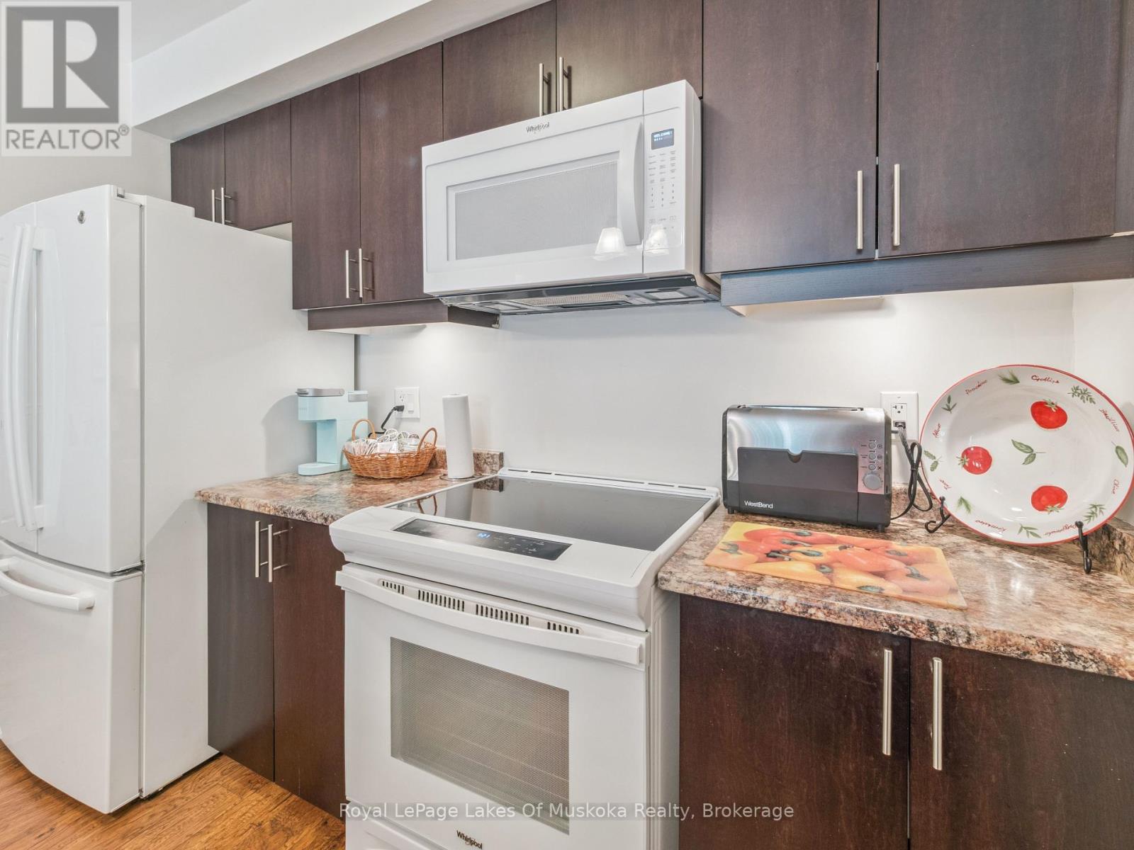 203 - 391b Manitoba Street, Bracebridge (Macaulay), Ontario  P1L 0B5 - Photo 6 - X12420807