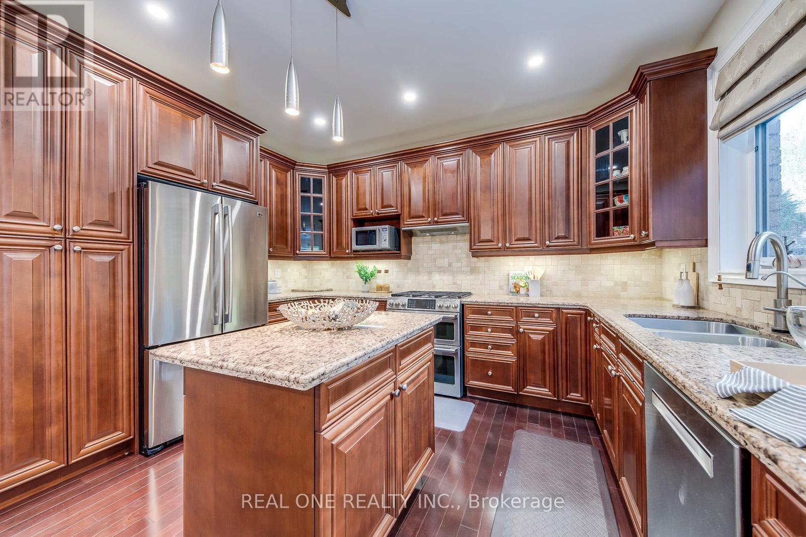 2336 Thruxton Drive, Oakville, Ontario  L6H 0C5 - Photo 14 - W12420725