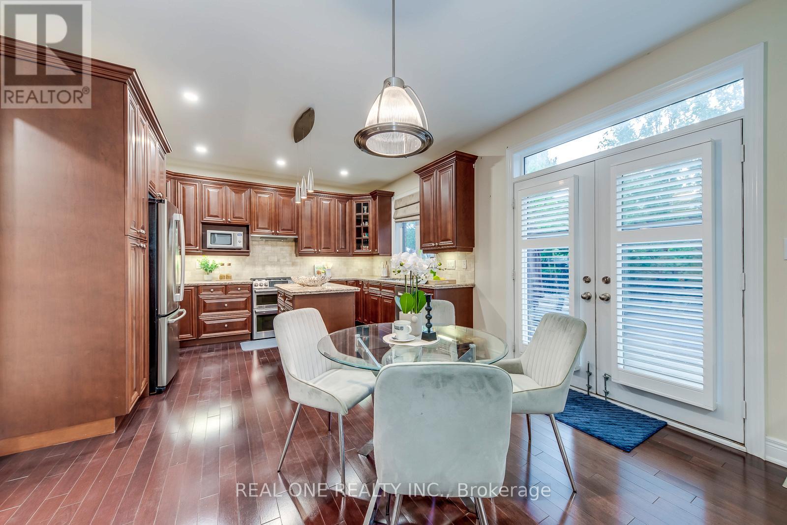 2336 Thruxton Drive, Oakville, Ontario  L6H 0C5 - Photo 17 - W12420725