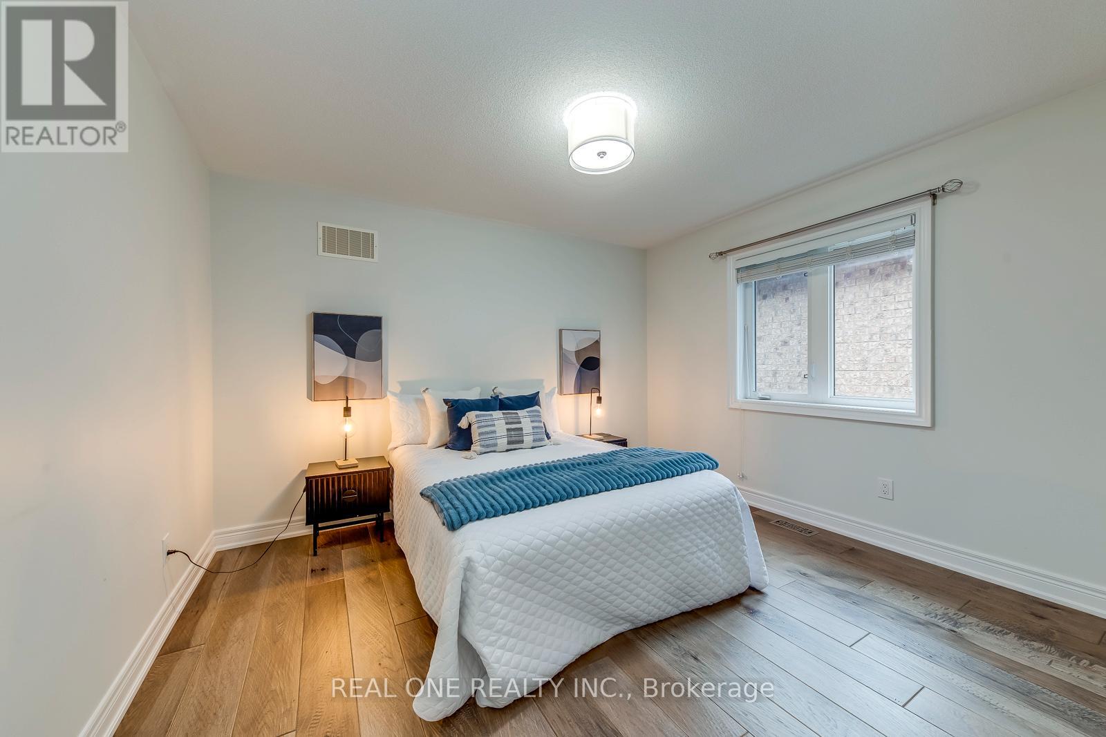 2336 Thruxton Drive, Oakville, Ontario  L6H 0C5 - Photo 27 - W12420725