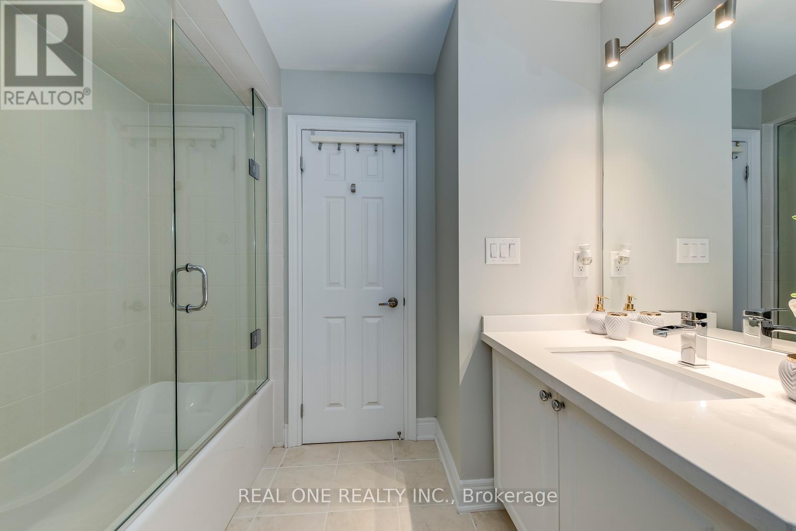 2336 Thruxton Drive, Oakville, Ontario  L6H 0C5 - Photo 29 - W12420725