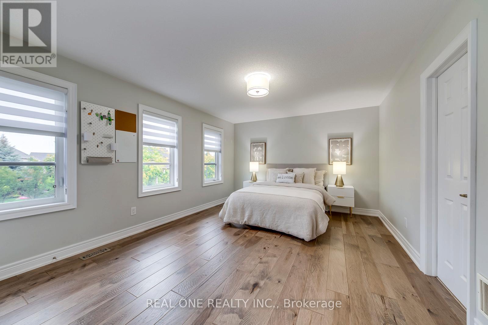 2336 Thruxton Drive, Oakville, Ontario  L6H 0C5 - Photo 30 - W12420725
