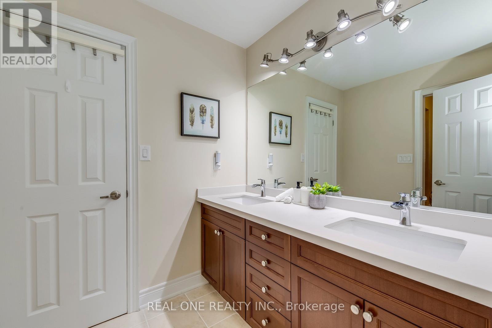 2336 Thruxton Drive, Oakville, Ontario  L6H 0C5 - Photo 32 - W12420725