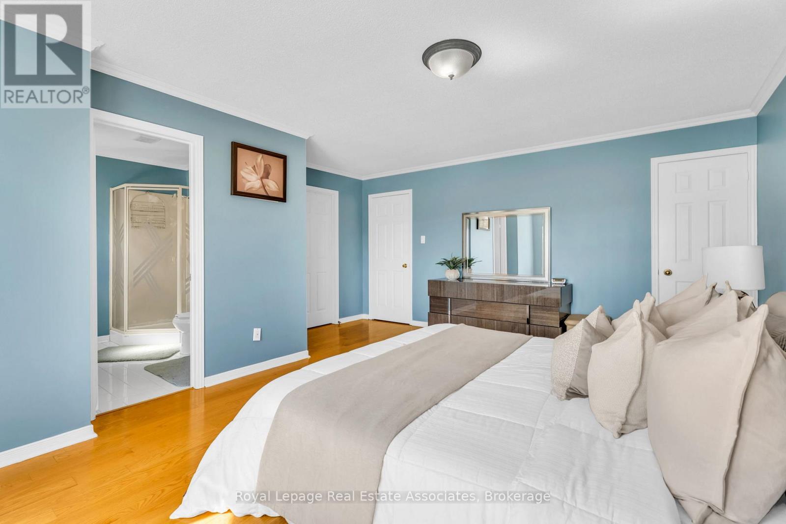 2543 Scarth Court, Mississauga, Ontario  L5M 5L2 - Photo 19 - W12420745
